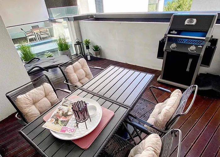 Seaview Apt Koper 2